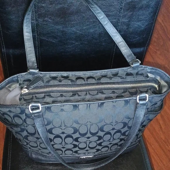 Coach Black Signature Shoulder Bag - Picture 8 of 12